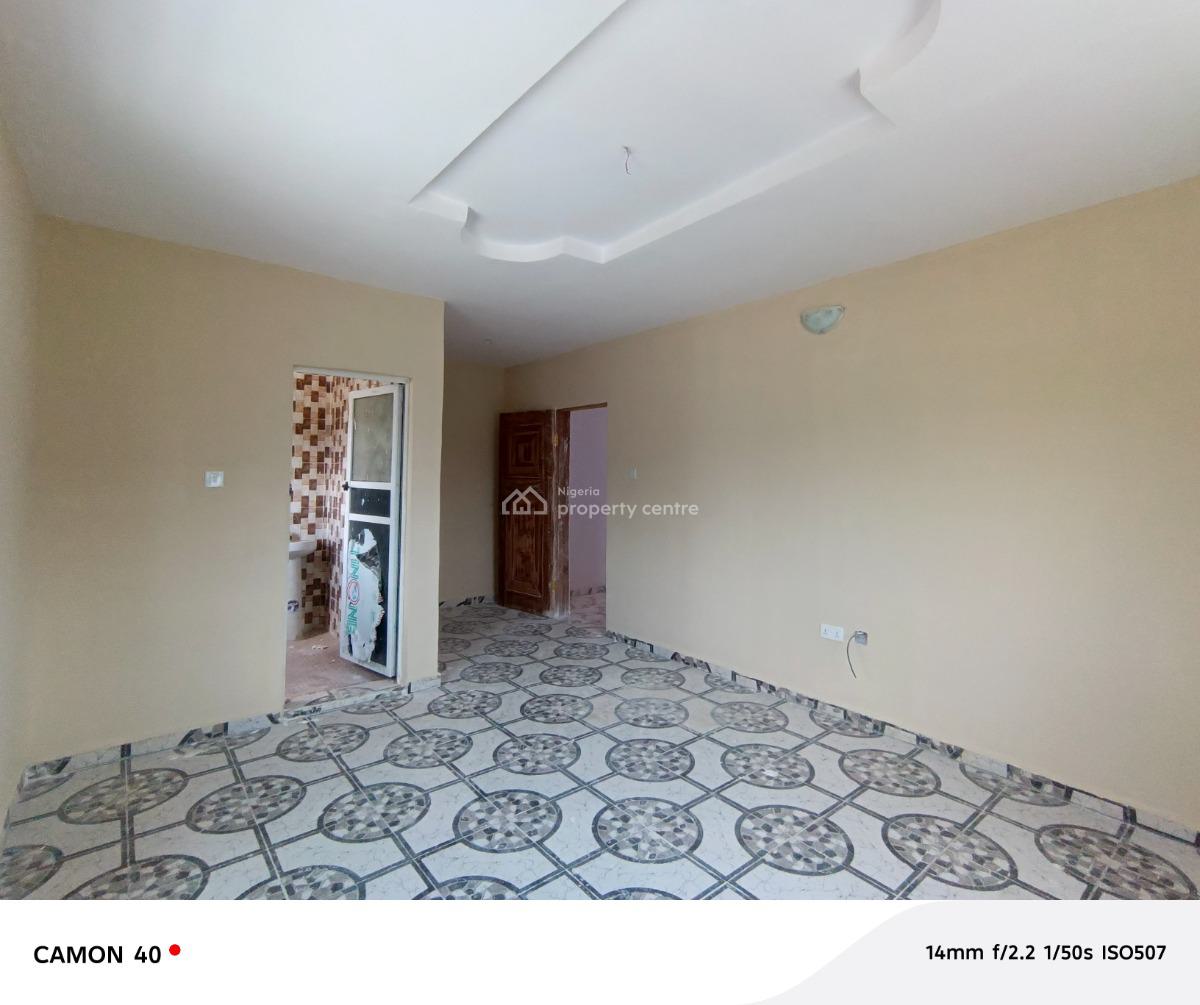 2 Bedroom Flat, Elepe Ijede Road, Ikorodu, Lagos, Flat / Apartment for Rent
