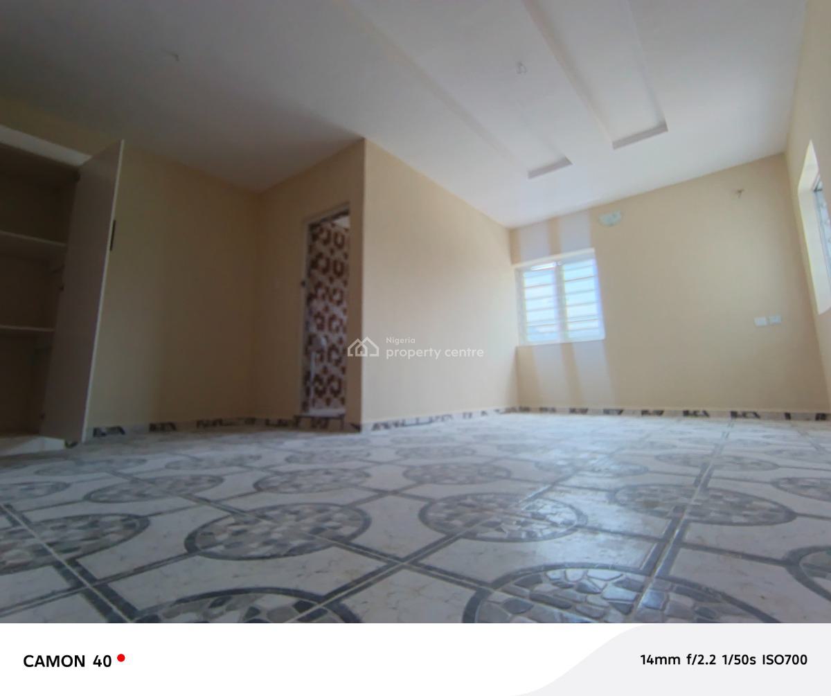 2 Bedroom Flat, Elepe Ijede Road, Ikorodu, Lagos, Flat / Apartment for Rent
