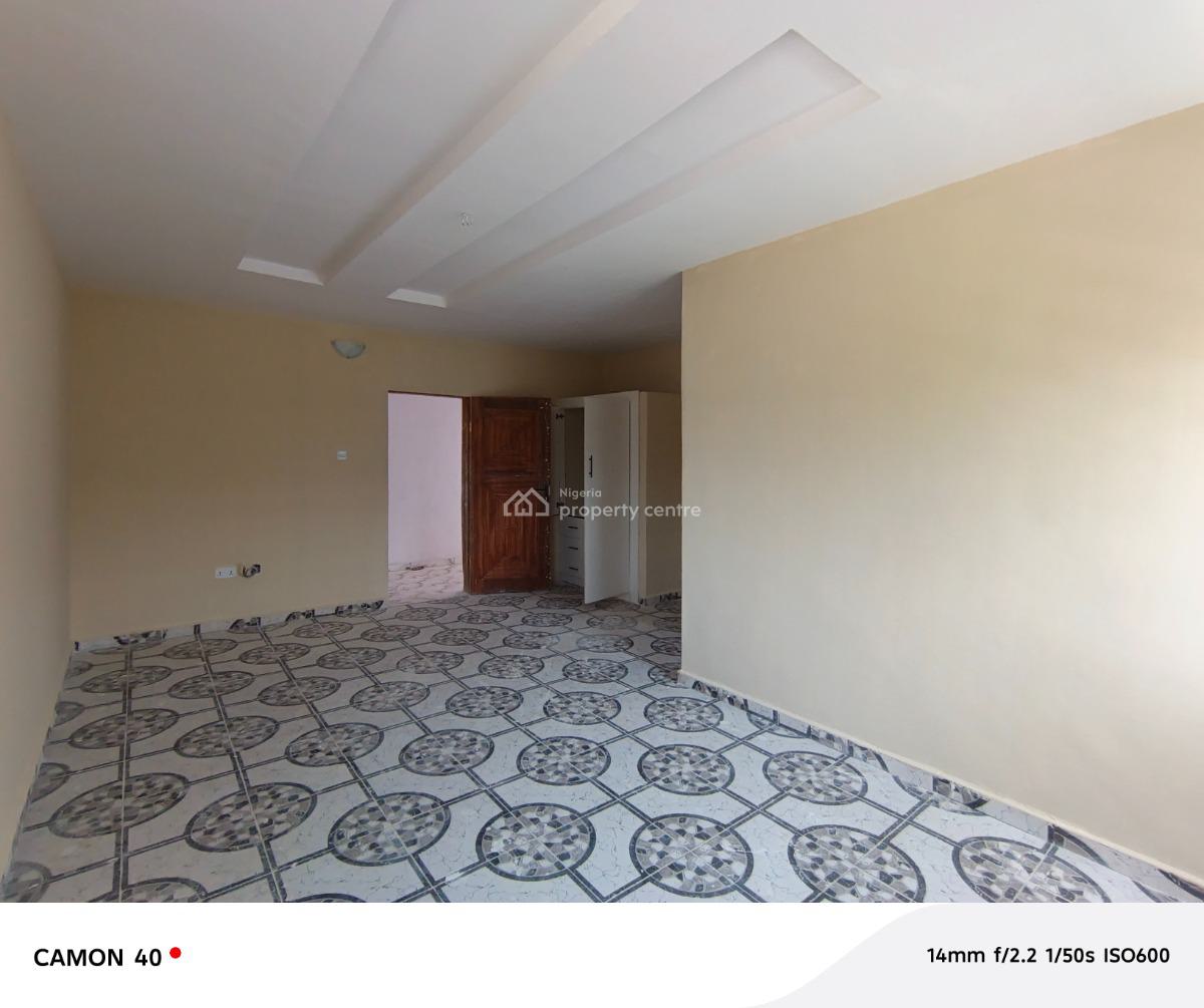 2 Bedroom Flat, Elepe Ijede Road, Ikorodu, Lagos, Flat / Apartment for Rent