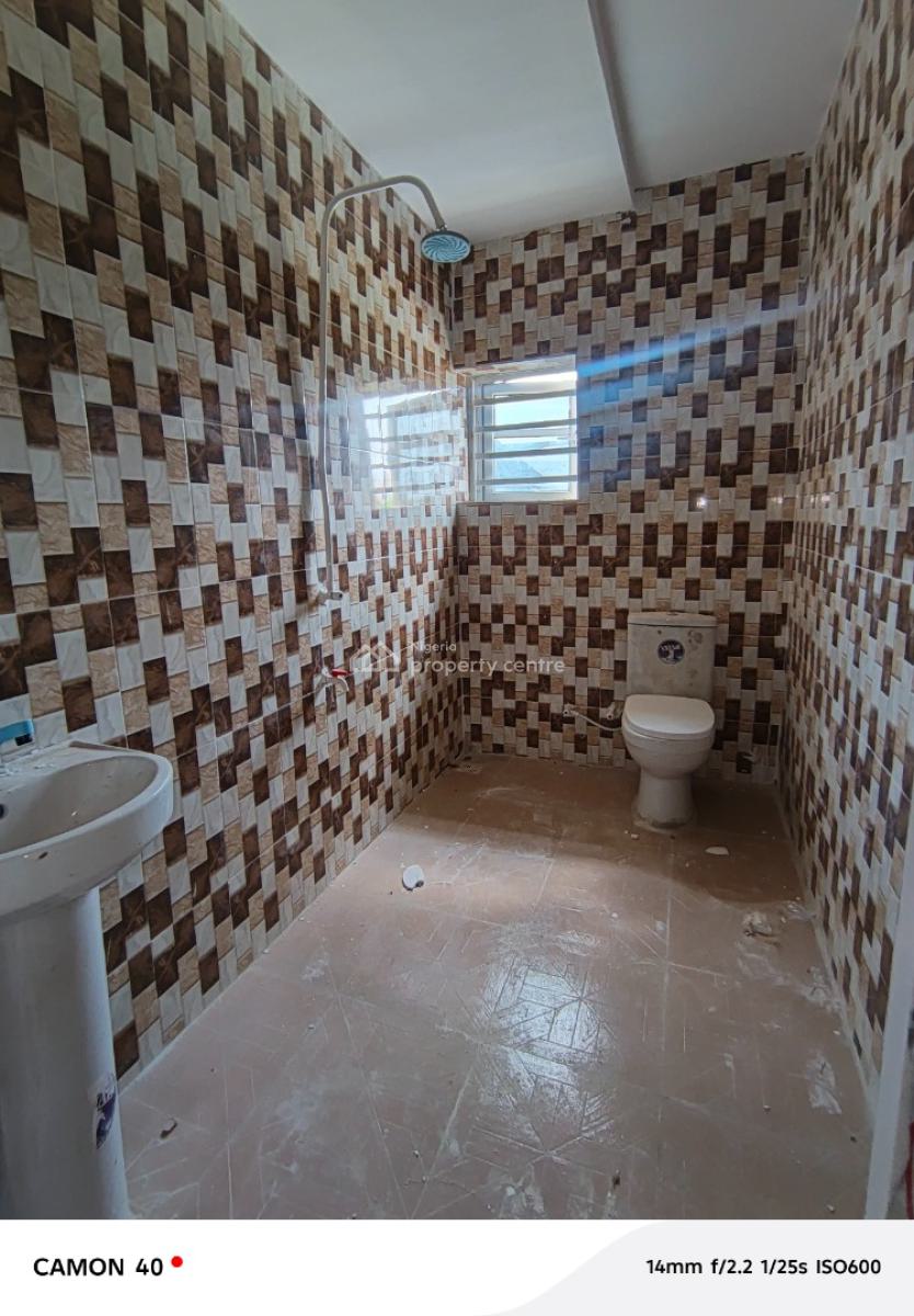 2 Bedroom Flat, Elepe Ijede Road, Ikorodu, Lagos, Flat / Apartment for Rent