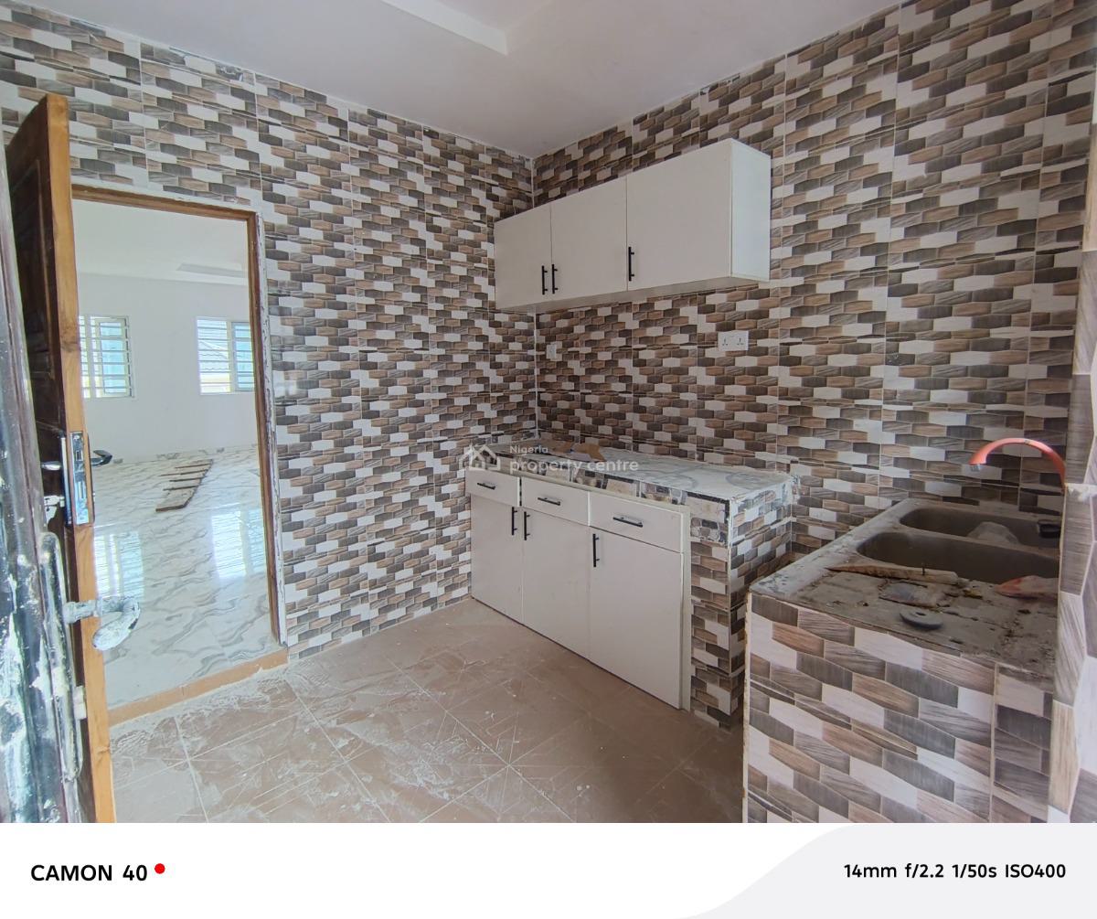 2 Bedroom Flat, Elepe Ijede Road, Ikorodu, Lagos, Flat / Apartment for Rent
