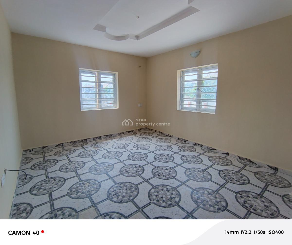 2 Bedroom Flat, Elepe Ijede Road, Ikorodu, Lagos, Flat / Apartment for Rent