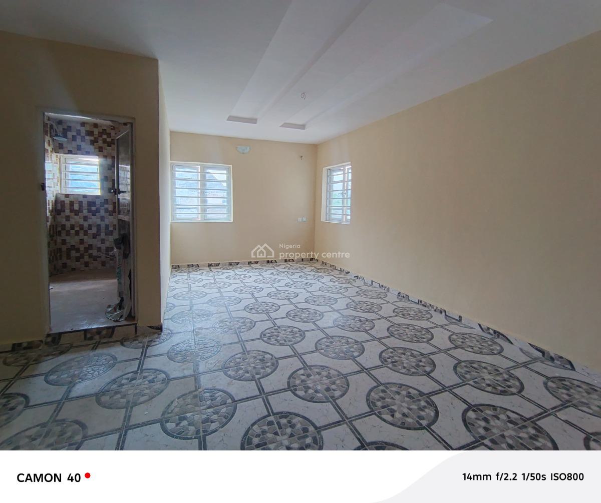 2 Bedroom Flat, Elepe Ijede Road, Ikorodu, Lagos, Flat / Apartment for Rent