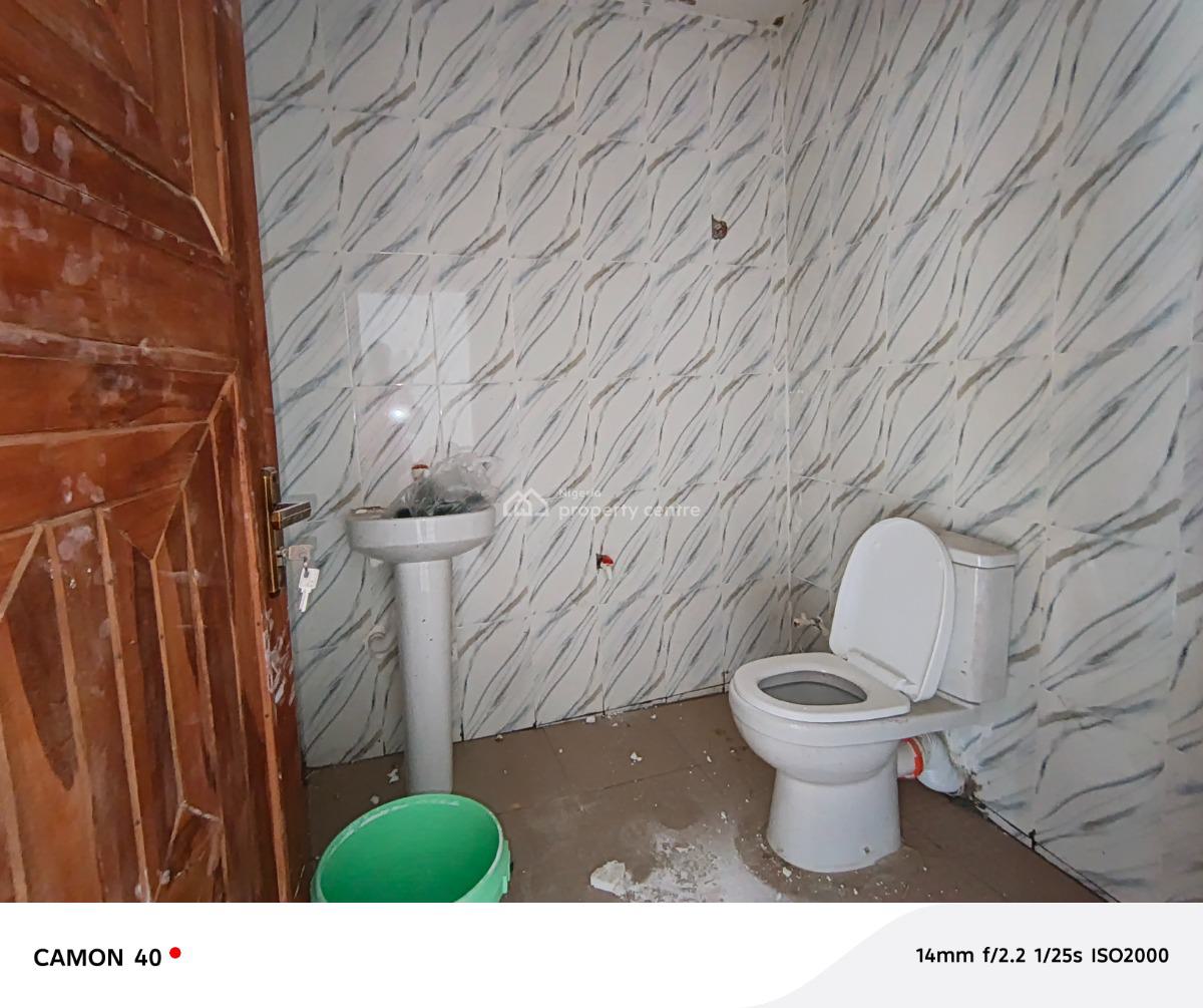 2 Bedroom Flat, Elepe Ijede Road, Ikorodu, Lagos, Flat / Apartment for Rent