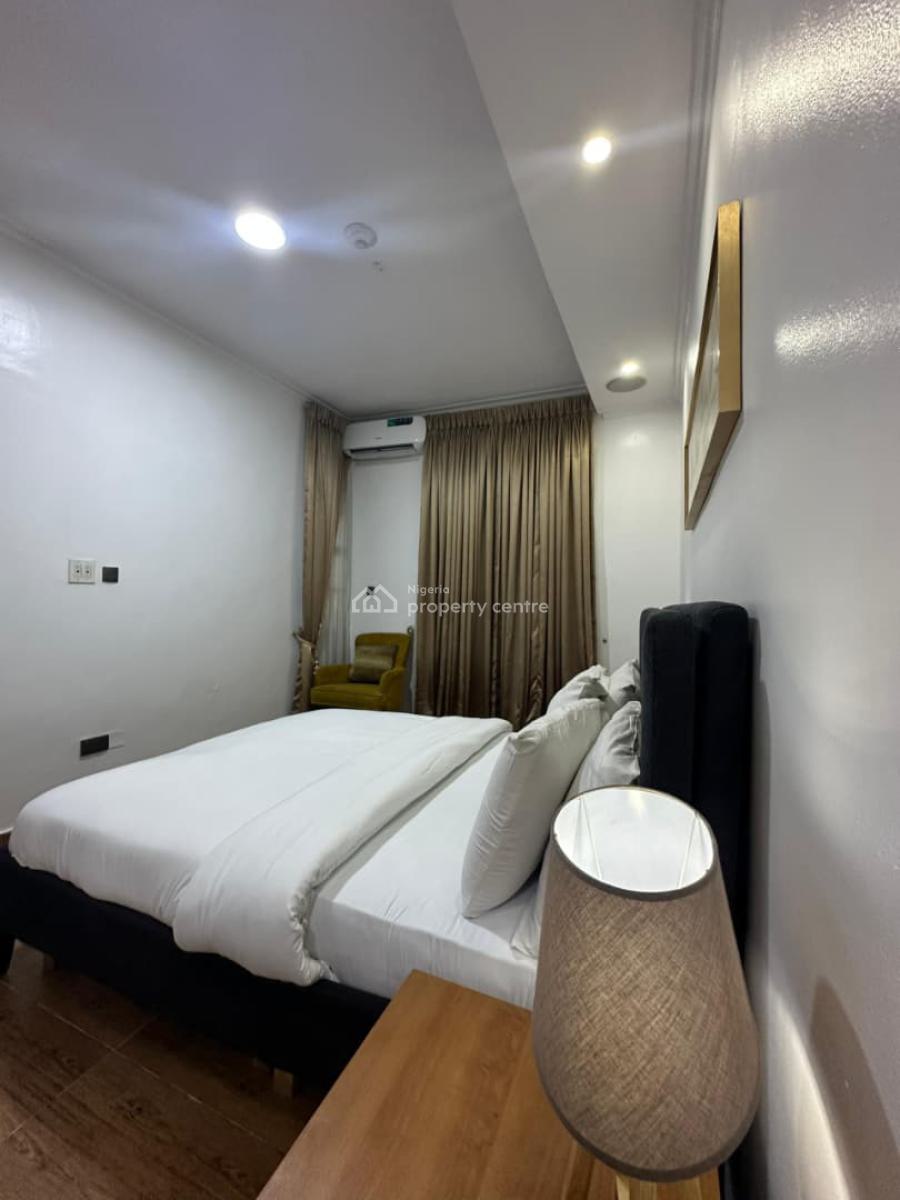 Beautiful 4bedroom Apartment, Lekki Phase 1, Lekki, Lagos, Flat / Apartment Short Let