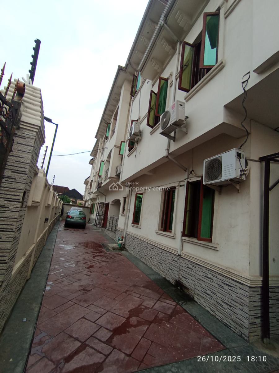Three Bedrooms Flat, Greenfield Estate, Ago Palace, Isolo, Lagos, Flat / Apartment for Rent