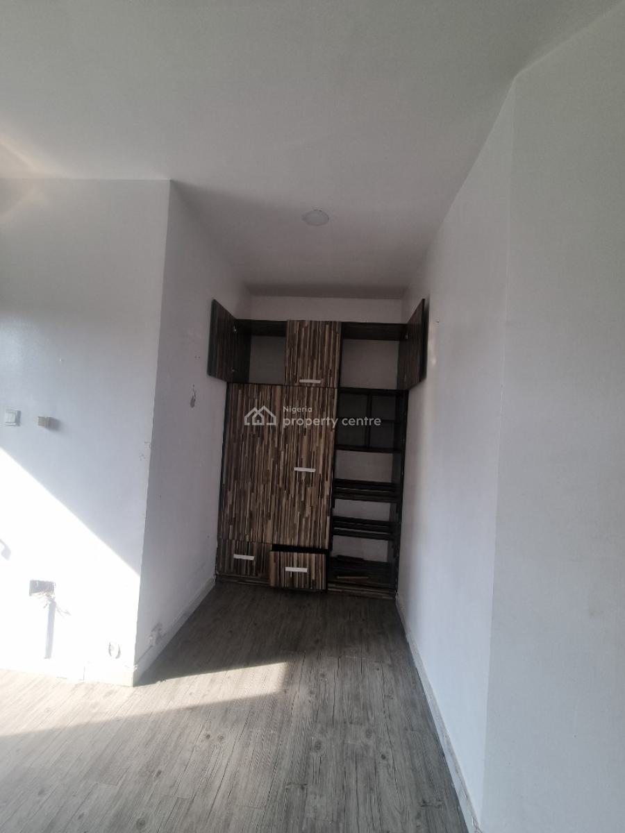 Standard and Very Okay Mini Flat, 6, Muritala Eletu Osapa London, Lekki, Lagos, Flat / Apartment for Rent