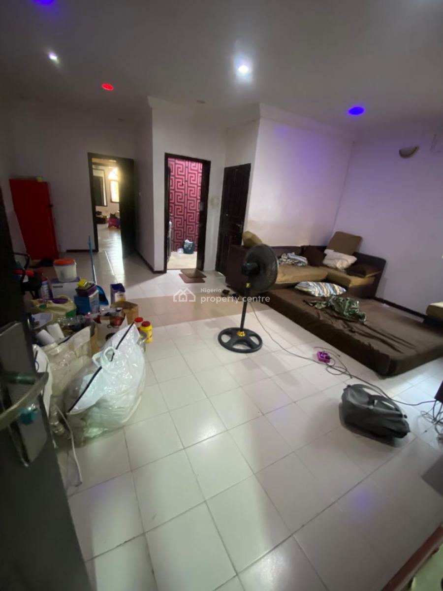 Standard and Very Big Mini Flat, 5 Habitat Close,admiralty Way, Lekki Phase 1, Lekki, Lagos, Flat / Apartment for Rent
