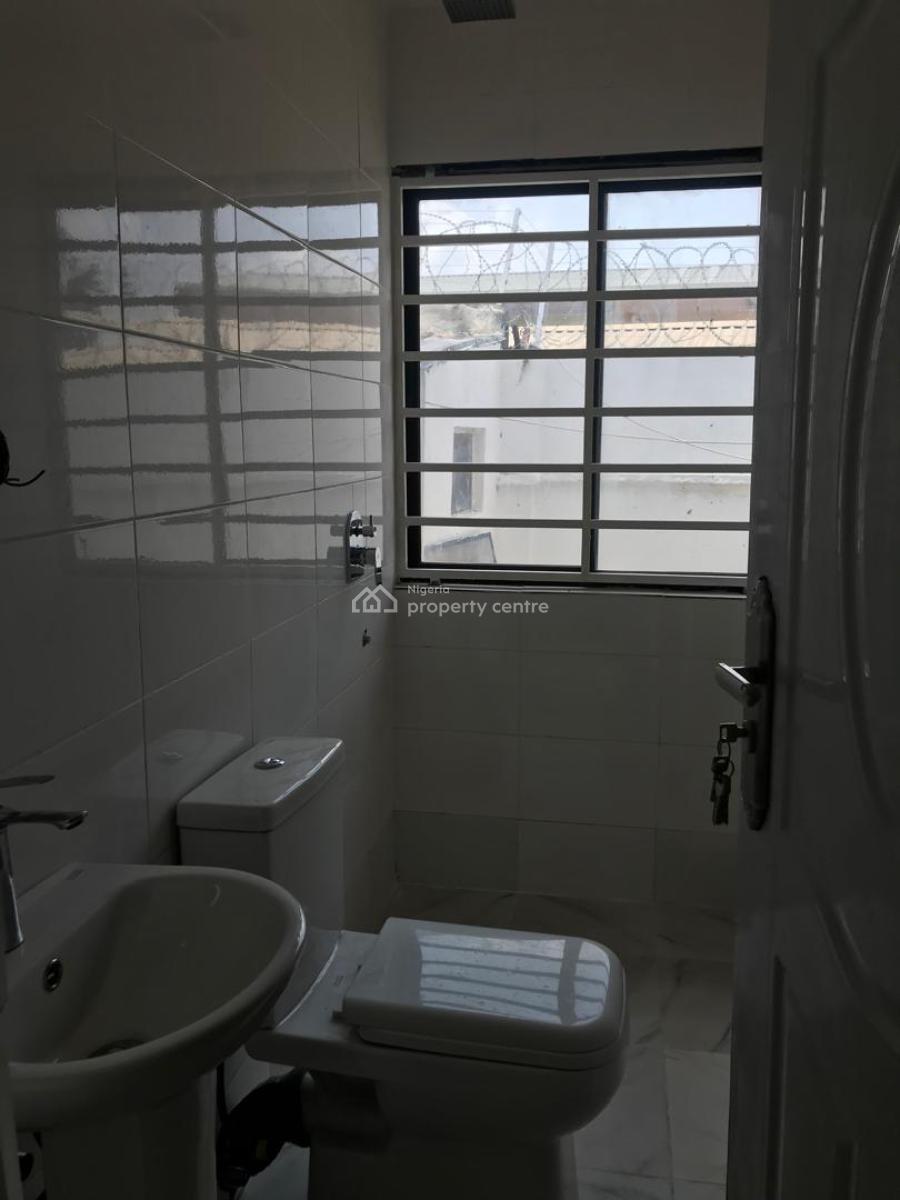 Well Refurbished 2 Bedroom En-suite Bungalow , Perfect for Just Office, Wuse2, Wuse 2, Abuja, Detached Bungalow for Rent