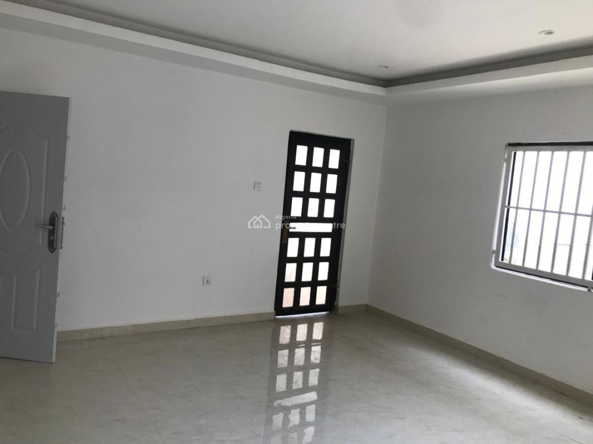 Well Refurbished 2 Bedroom En-suite Bungalow , Perfect for Just Office, Wuse2, Wuse 2, Abuja, Detached Bungalow for Rent