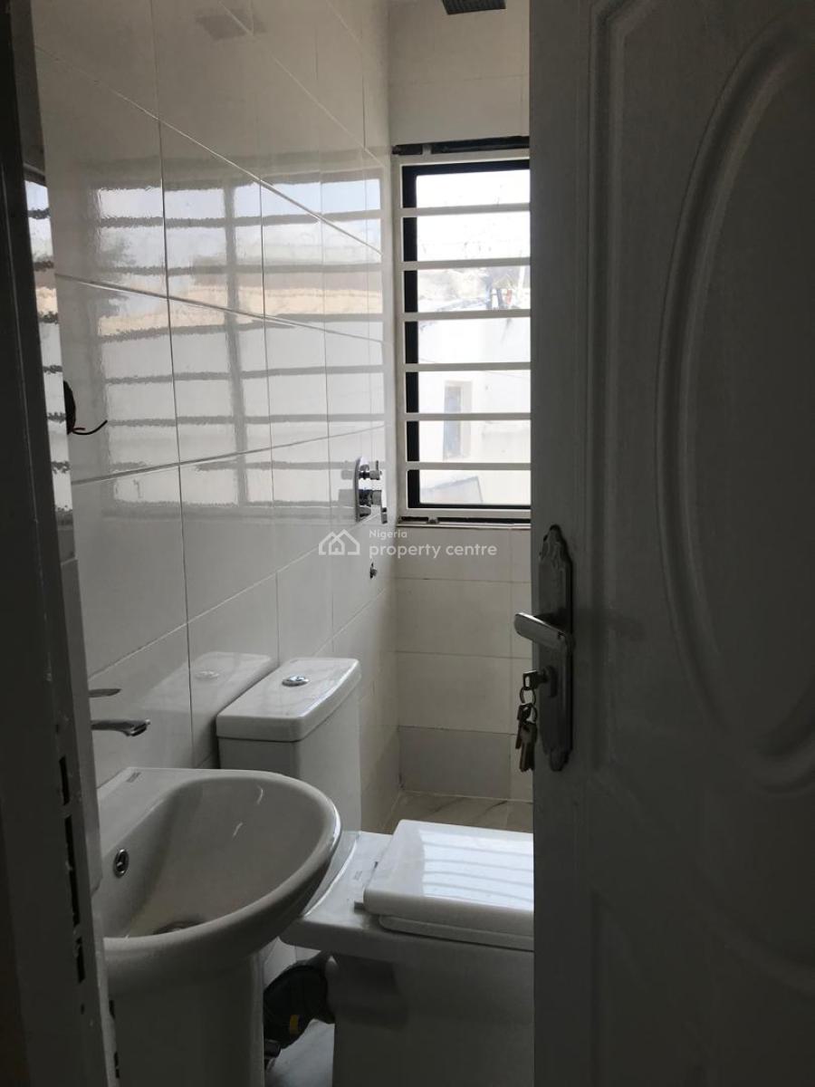 Well Refurbished 2 Bedroom En-suite Bungalow , Perfect for Just Office, Wuse2, Wuse 2, Abuja, Detached Bungalow for Rent