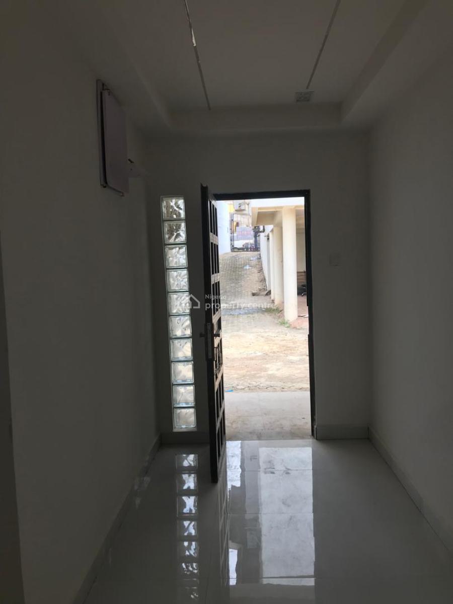 Well Refurbished 2 Bedroom En-suite Bungalow , Perfect for Just Office, Wuse2, Wuse 2, Abuja, Detached Bungalow for Rent