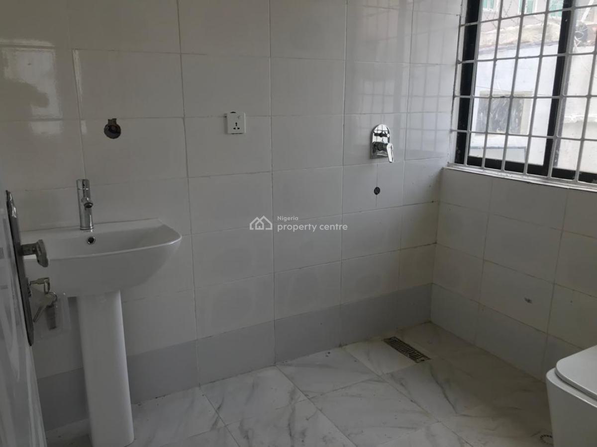 Well Refurbished 2 Bedroom En-suite Bungalow , Perfect for Just Office, Wuse2, Wuse 2, Abuja, Detached Bungalow for Rent