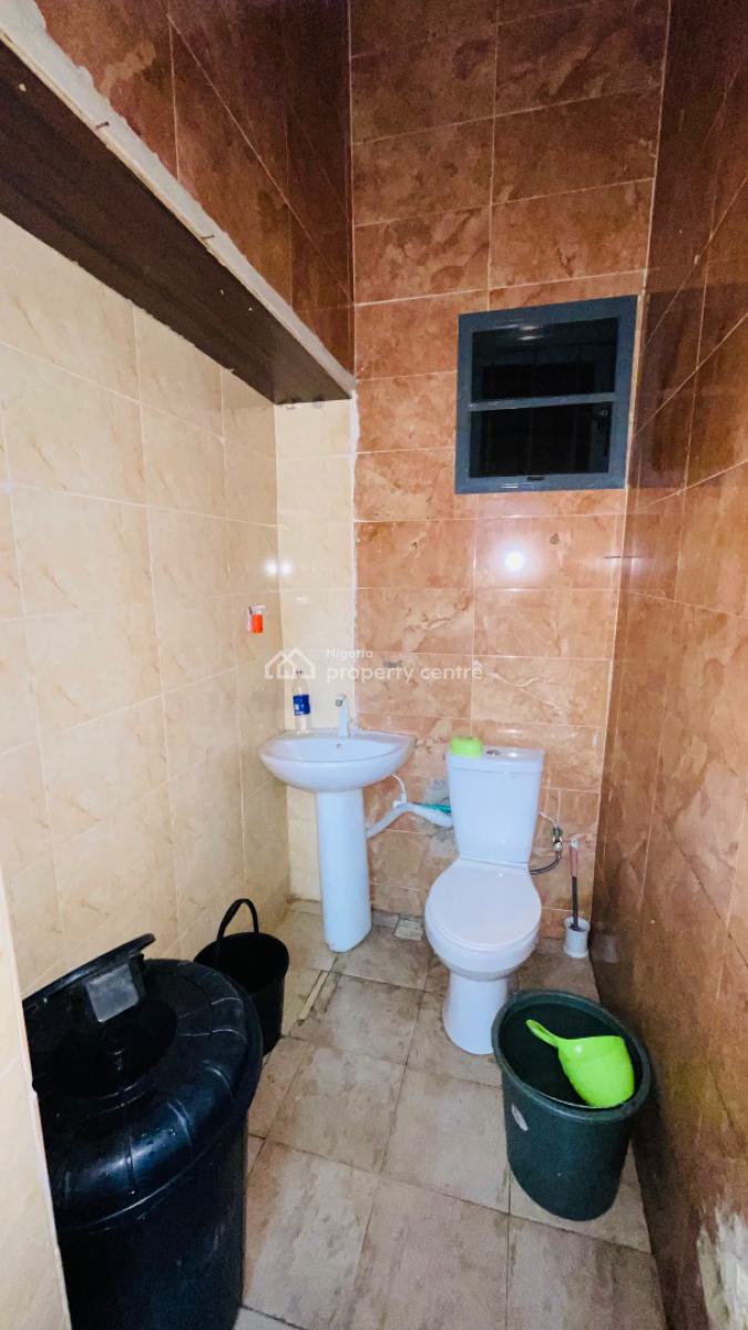 Spacious Miniflat with Guest Toilet., Bera Estate, Osapa, Lekki, Lagos, Mini Flat (room and Parlour) for Rent