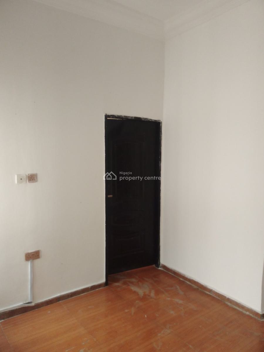2 Bedroom Flat Upstairs, Gated Estate Off Orchid Road Lekki Lagos State, Lekki, Lagos, Flat / Apartment for Rent