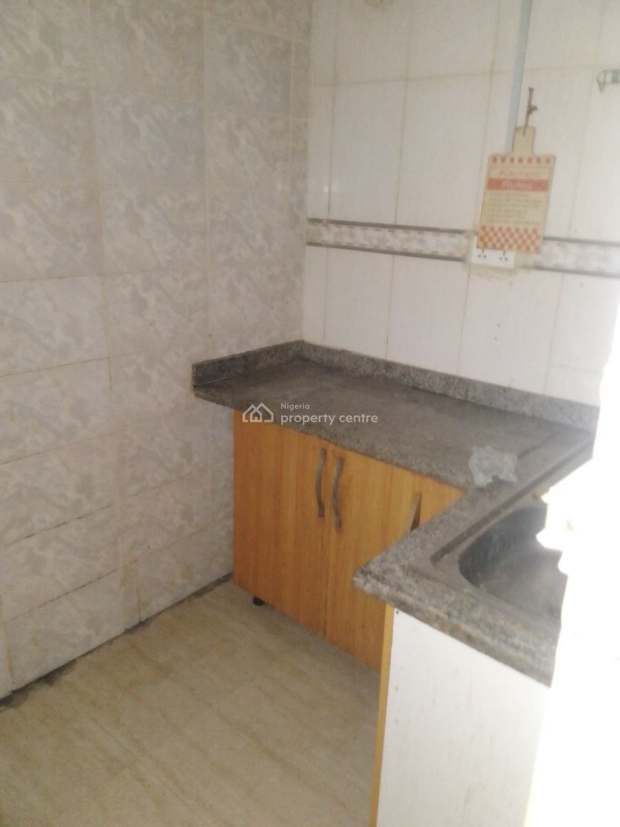2 Bedroom Flat Upstairs, Gated Estate Off Orchid Road Lekki Lagos State, Lekki, Lagos, Flat / Apartment for Rent