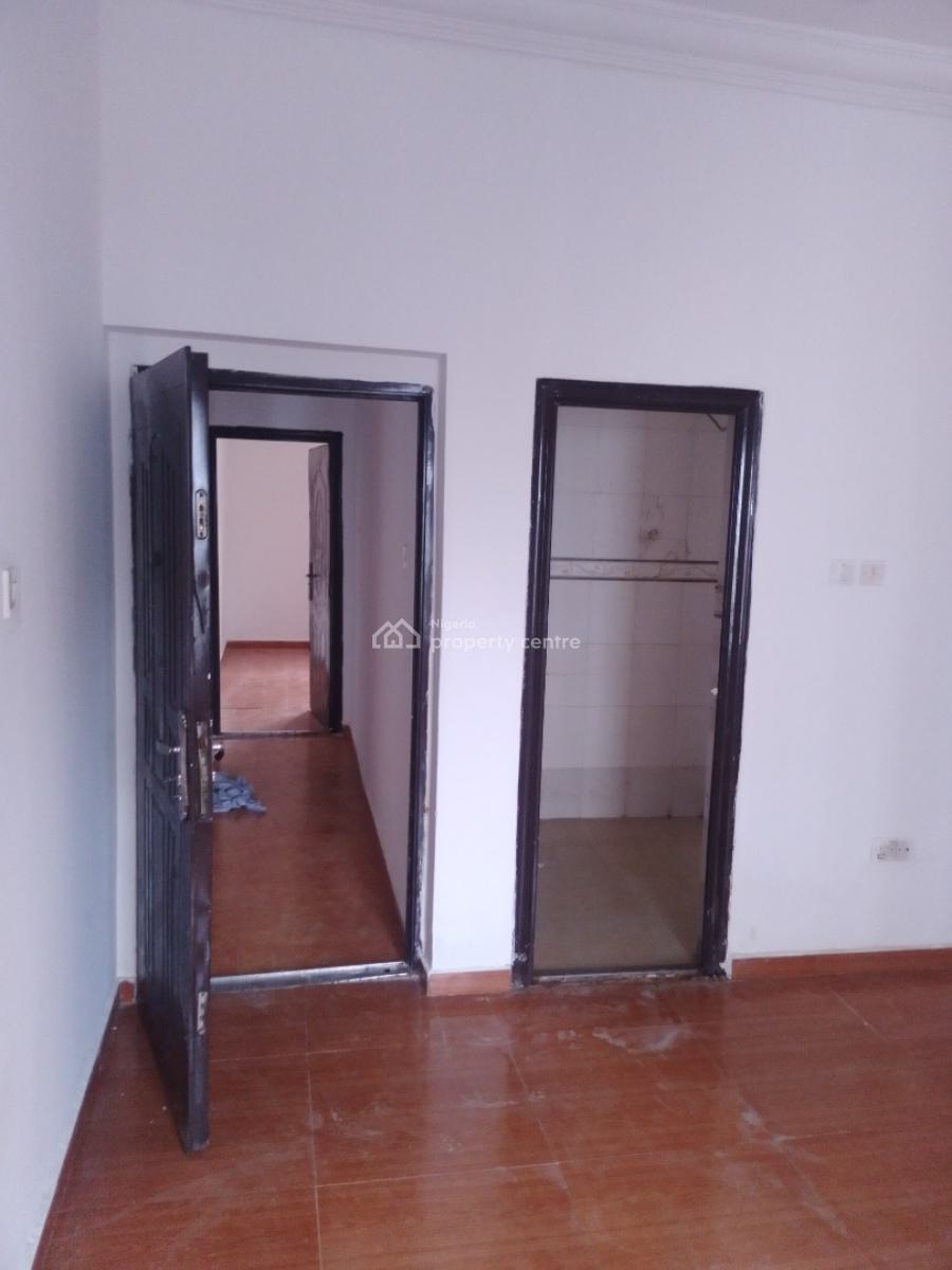 2 Bedroom Flat Upstairs, Gated Estate Off Orchid Road Lekki Lagos State, Lekki, Lagos, Flat / Apartment for Rent