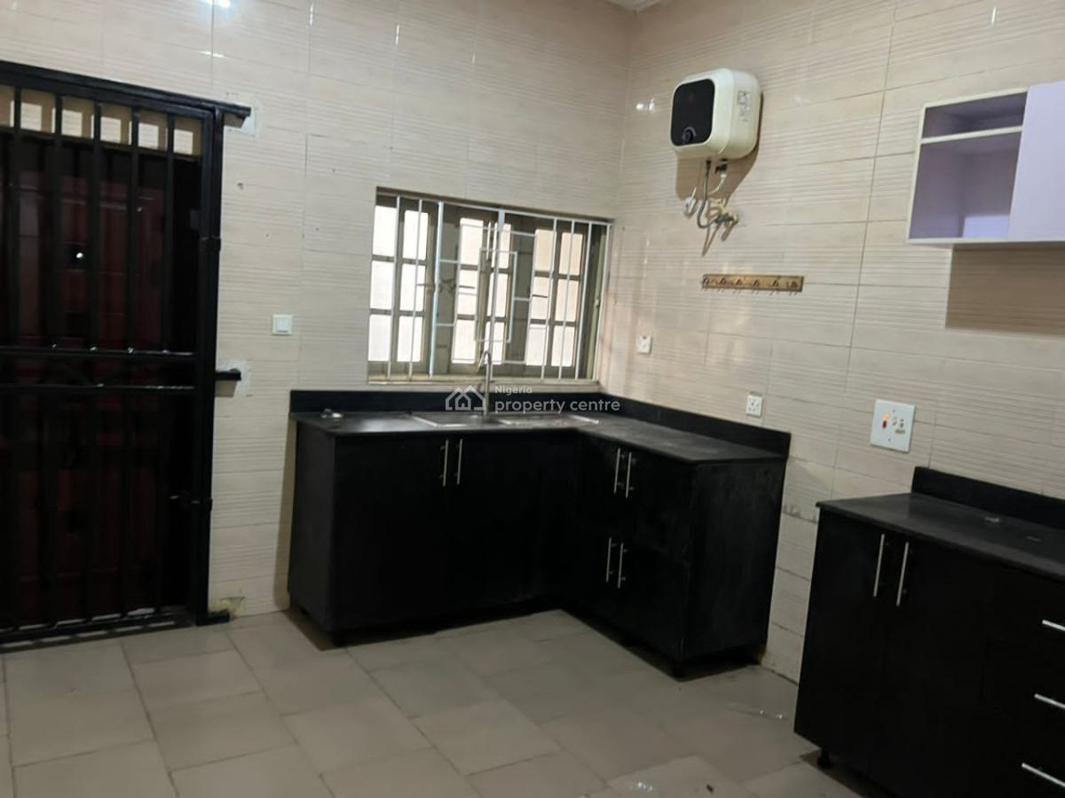 Standard Ensuit 3 Bedroom Spacious Apartment Upstairs and Ground Floor, Phase 1 Proper, Lekki Phase 1, Lekki, Lagos, Flat / Apartment for Rent