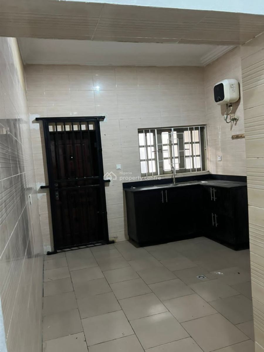 Standard Ensuit 3 Bedroom Spacious Apartment Upstairs and Ground Floor, Phase 1 Proper, Lekki Phase 1, Lekki, Lagos, Flat / Apartment for Rent
