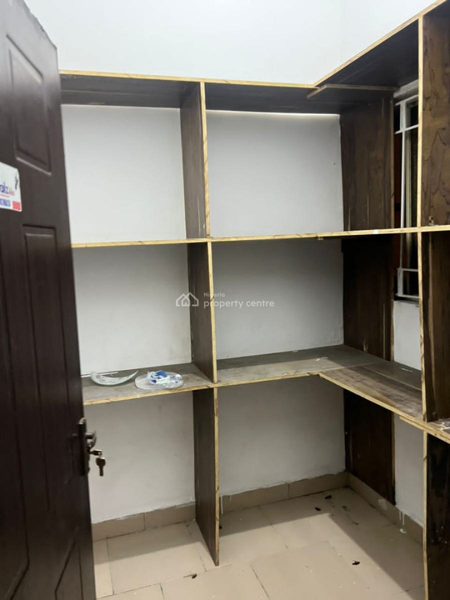 Standard Ensuit 3 Bedroom Spacious Apartment Upstairs and Ground Floor, Phase 1 Proper, Lekki Phase 1, Lekki, Lagos, Flat / Apartment for Rent