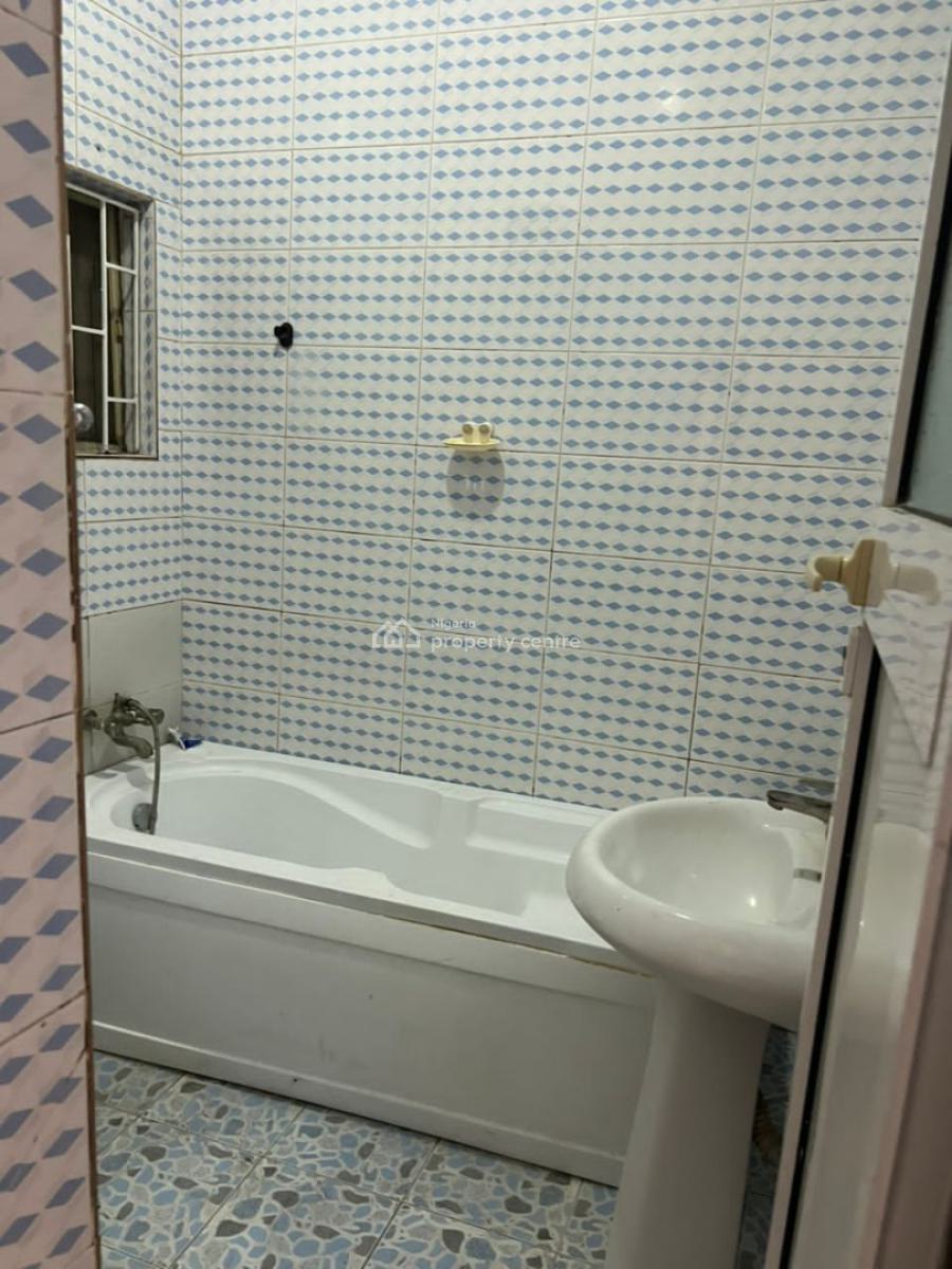 Standard Ensuit 3 Bedroom Spacious Apartment Upstairs and Ground Floor, Phase 1 Proper, Lekki Phase 1, Lekki, Lagos, Flat / Apartment for Rent