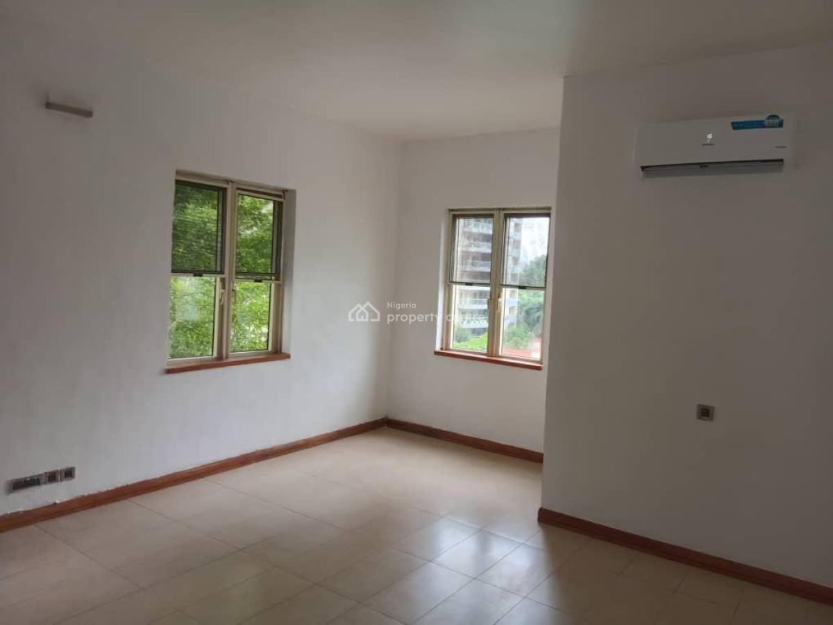 Spacious and Well Maintained 3 Bedroom Flat with a Room Service, Old Ikoyi, Ikoyi, Lagos, House for Rent