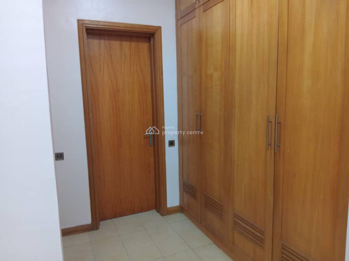 Spacious and Well Maintained 3 Bedroom Flat with a Room Service, Old Ikoyi, Ikoyi, Lagos, House for Rent