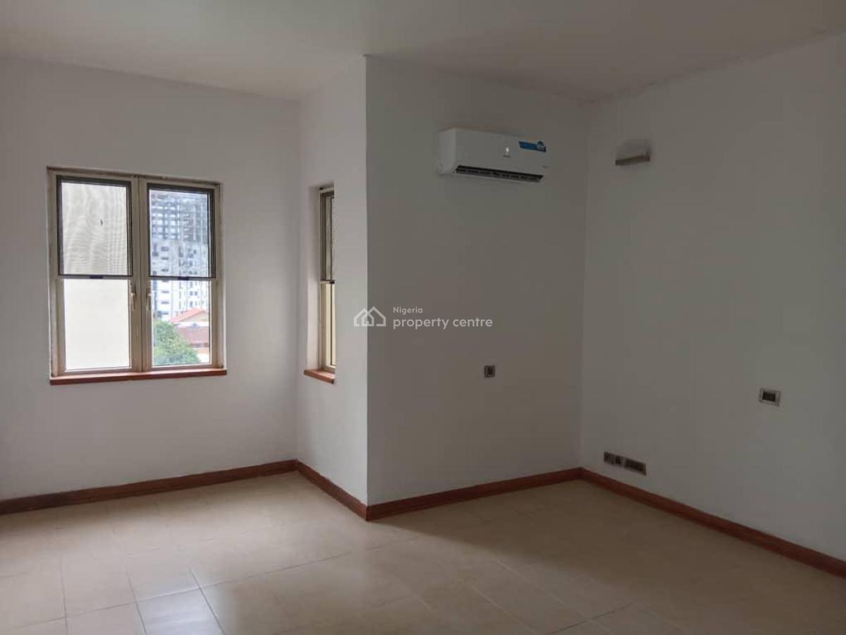 Spacious and Well Maintained 3 Bedroom Flat with a Room Service, Old Ikoyi, Ikoyi, Lagos, House for Rent