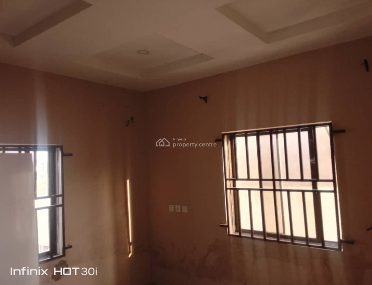 Standard 2 Bedroom Flat, 4th Avenue, Gwarinpa, Abuja, Flat / Apartment for Rent