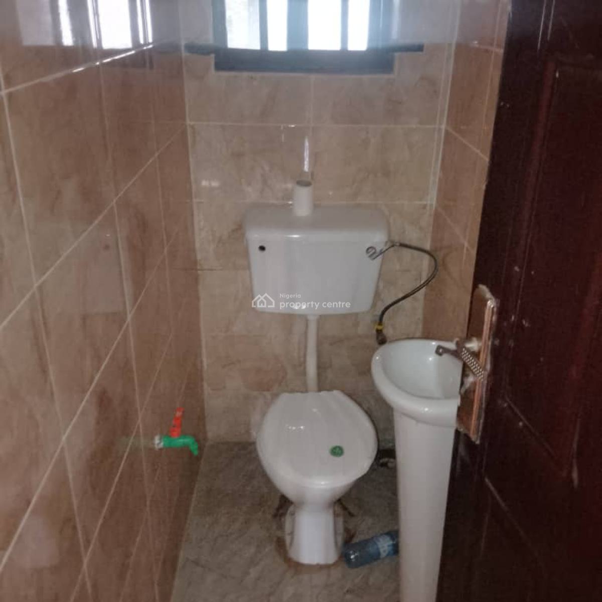 Standard 2 Bedroom Flat, 4th Avenue, Gwarinpa, Abuja, Flat / Apartment for Rent