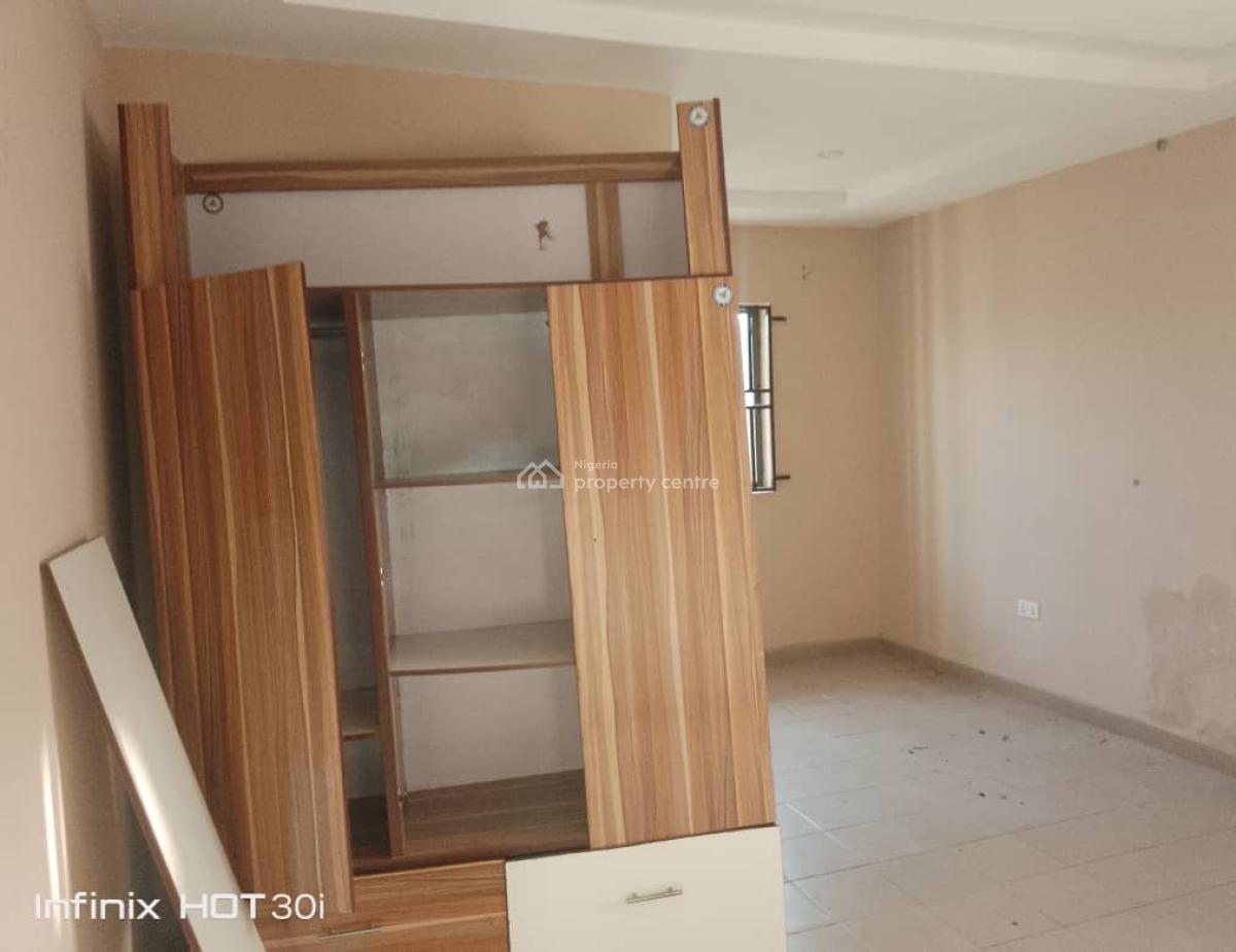 Standard 2 Bedroom Flat, 4th Avenue, Gwarinpa, Abuja, Flat / Apartment for Rent