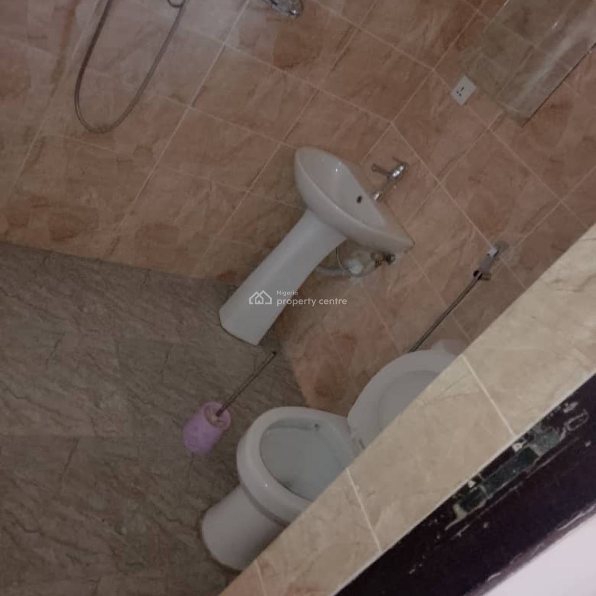 Standard 2 Bedroom Flat, 4th Avenue, Gwarinpa, Abuja, Flat / Apartment for Rent