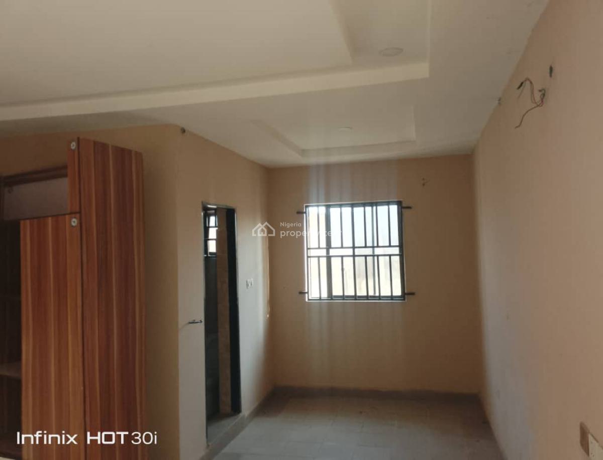 Standard 2 Bedroom Flat, 4th Avenue, Gwarinpa, Abuja, Flat / Apartment for Rent