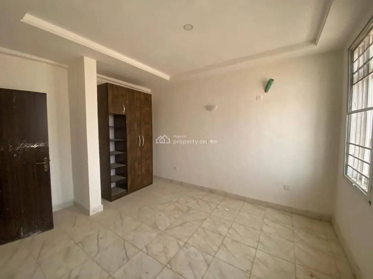3-bedroom Apartment  Gwarinpa, Abuja  Well-built 3-bedroom, Gwarinpa, Abuja, Block of Flats for Sale