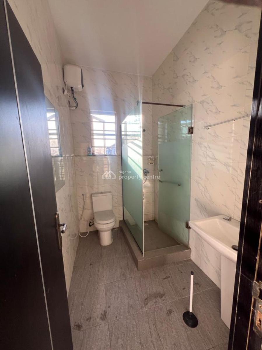 Spacious Master Bedroom in a Shared Apartment, Dpkay Estate,  Orchid Road Eleganza Bustop Lekki Lagos, Lekki Phase 2, Lekki, Lagos, Flat / Apartment for Rent