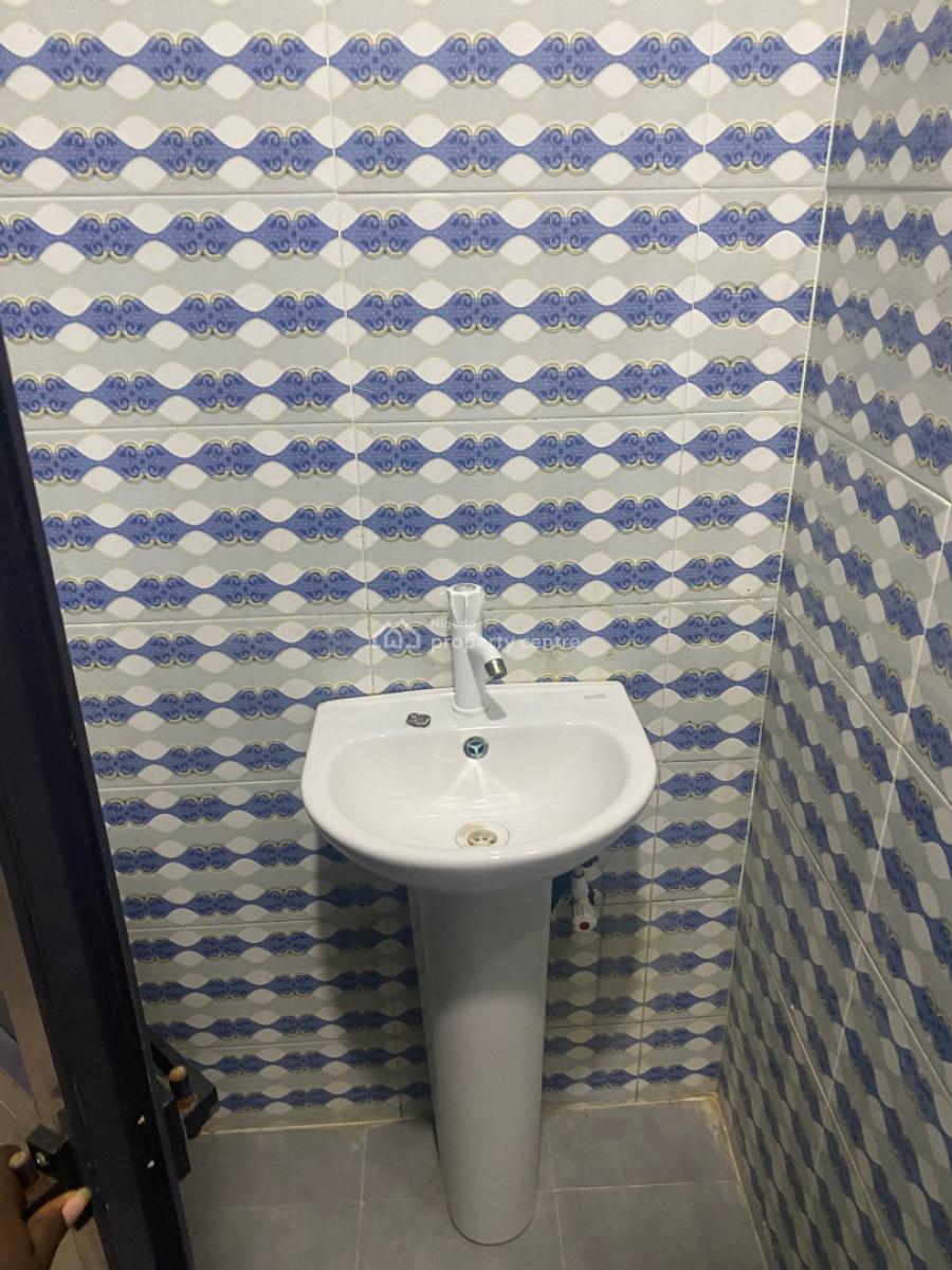 Neatly Used Standard 2bedroom, Pedro, Pedro, Gbagada, Lagos, Flat / Apartment for Rent