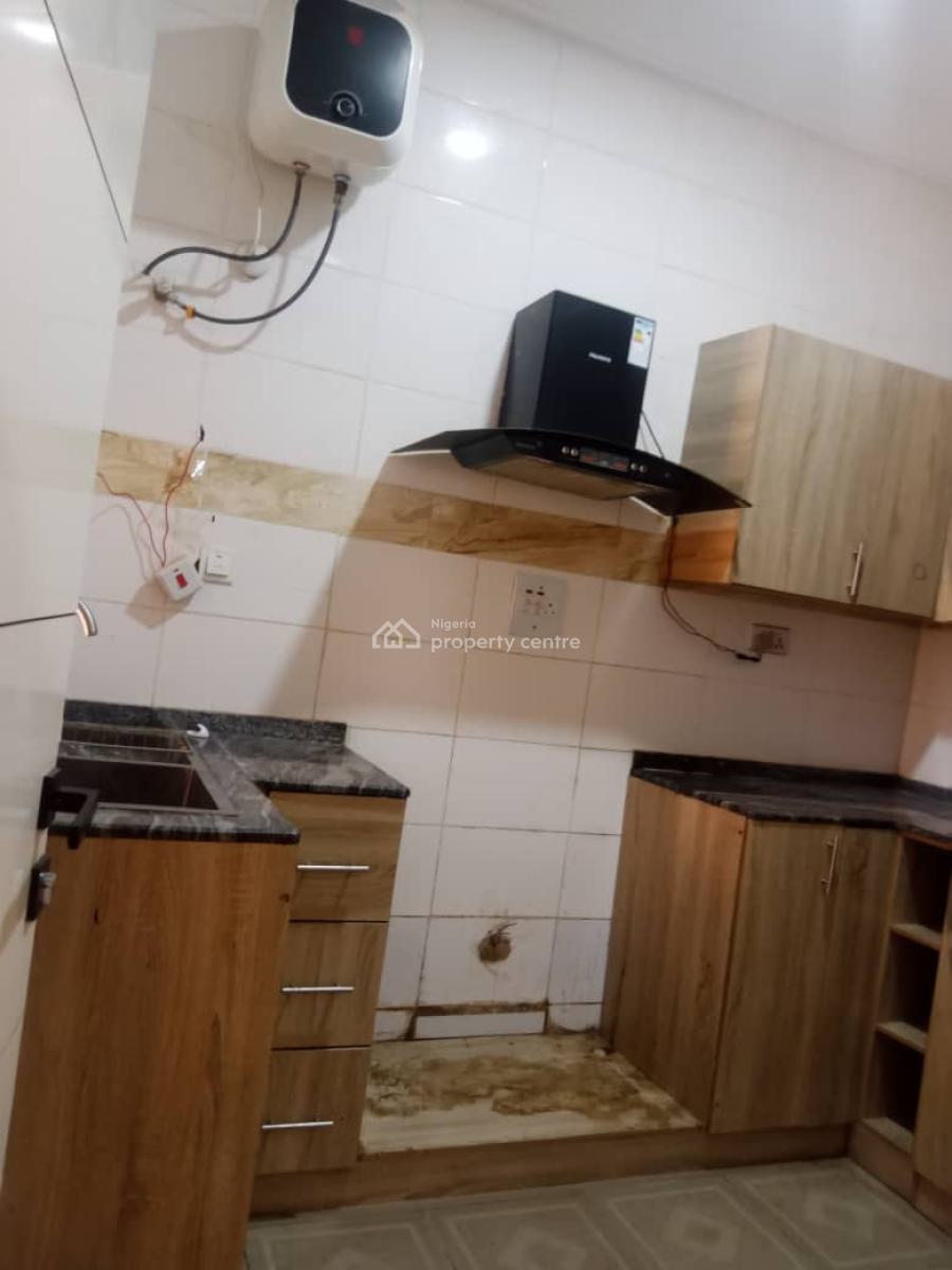 Serviced Three Bedrooms Flat, By Judges Quarters, Katampe (main), Katampe, Abuja, Flat / Apartment for Rent
