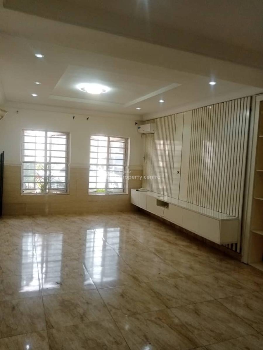 Serviced Three Bedrooms Flat, By Judges Quarters, Katampe (main), Katampe, Abuja, Flat / Apartment for Rent