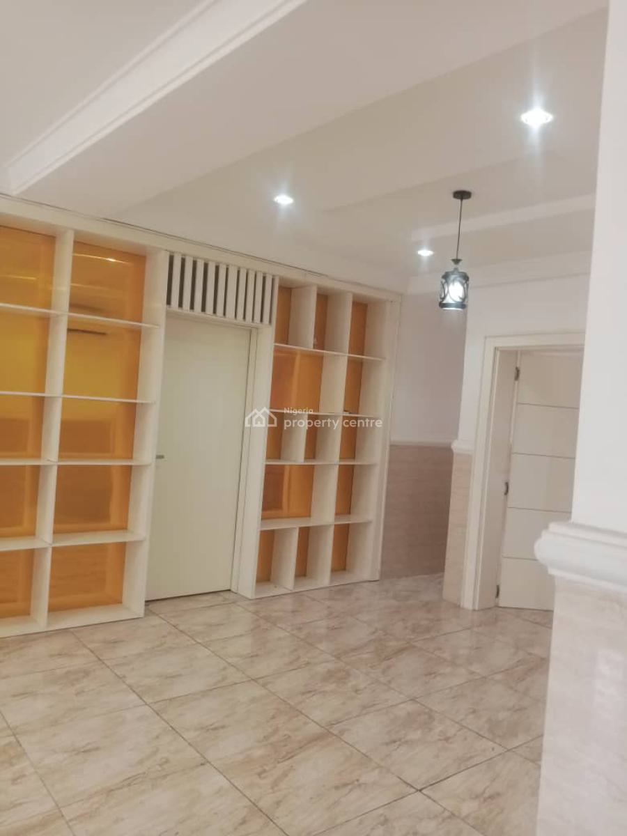 Serviced Three Bedrooms Flat, By Judges Quarters, Katampe (main), Katampe, Abuja, Flat / Apartment for Rent