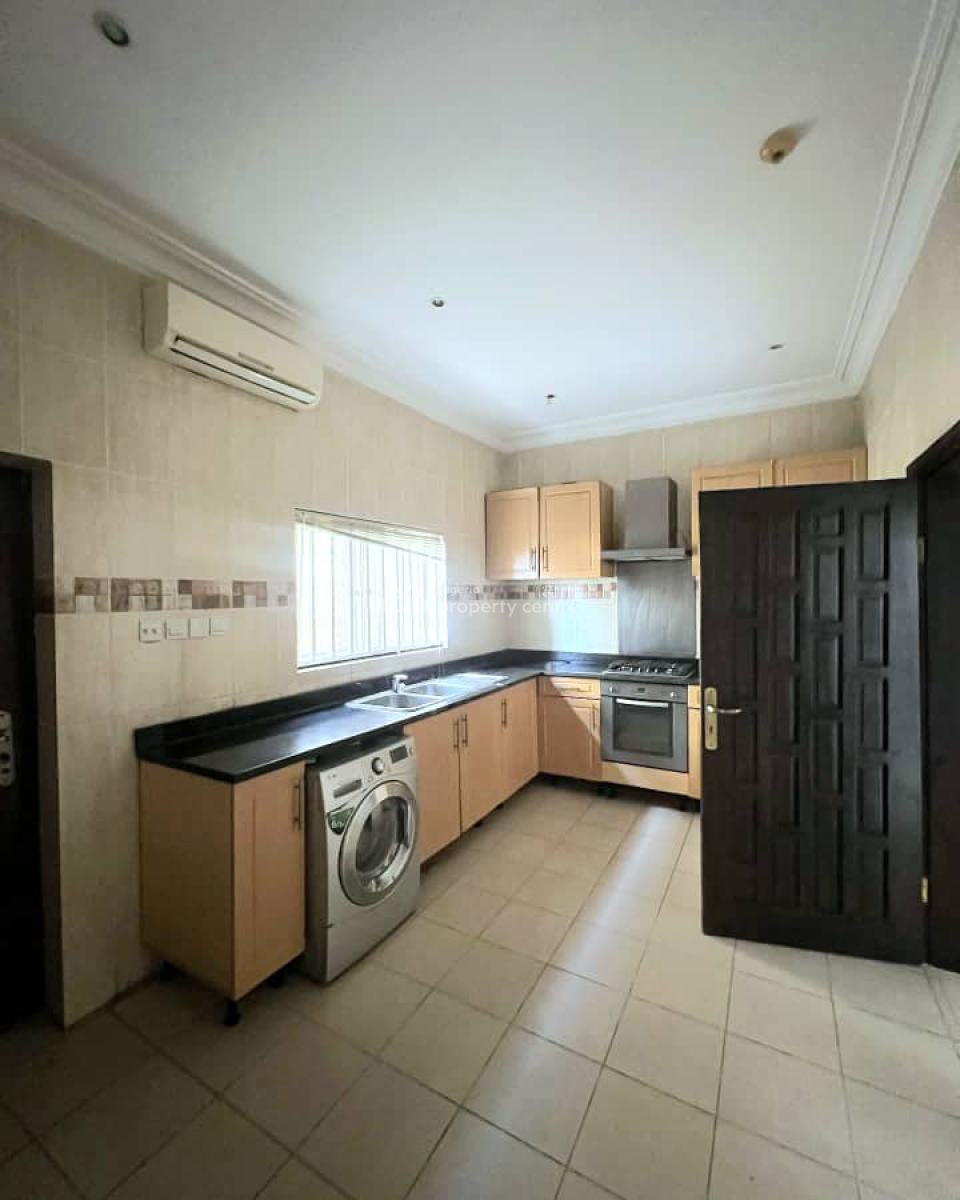 Spacious 3-bedroom Apartment, Lekki Phase 1, Lekki, Lagos, Flat / Apartment for Rent