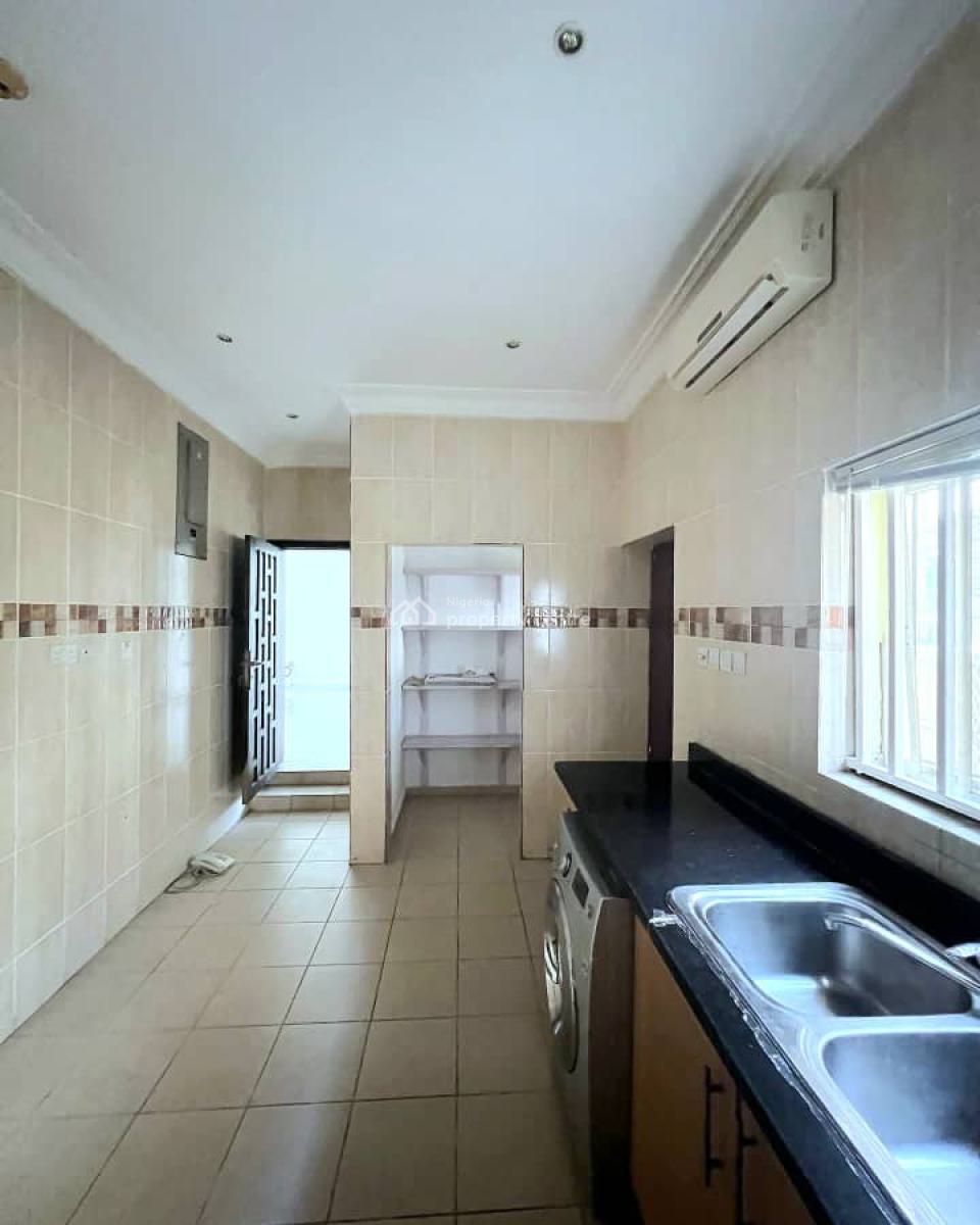 Spacious 3-bedroom Apartment, Lekki Phase 1, Lekki, Lagos, Flat / Apartment for Rent