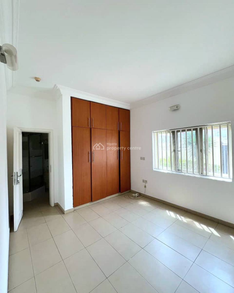 Spacious 3-bedroom Apartment, Lekki Phase 1, Lekki, Lagos, Flat / Apartment for Rent