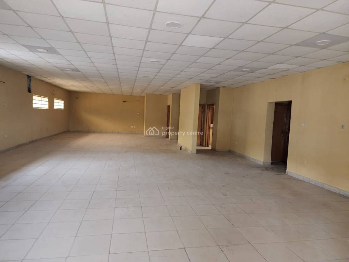 3 Floor Office Space on a Strategic Location, Sagamu, Ogun, Plaza / Complex / Mall for Rent
