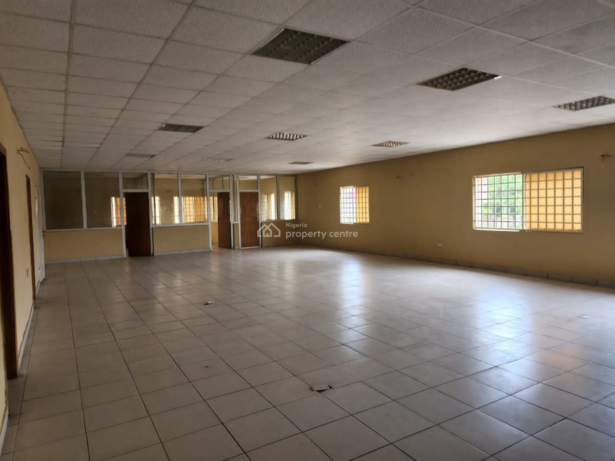 3 Floor Office Space on a Strategic Location, Sagamu, Ogun, Plaza / Complex / Mall for Rent