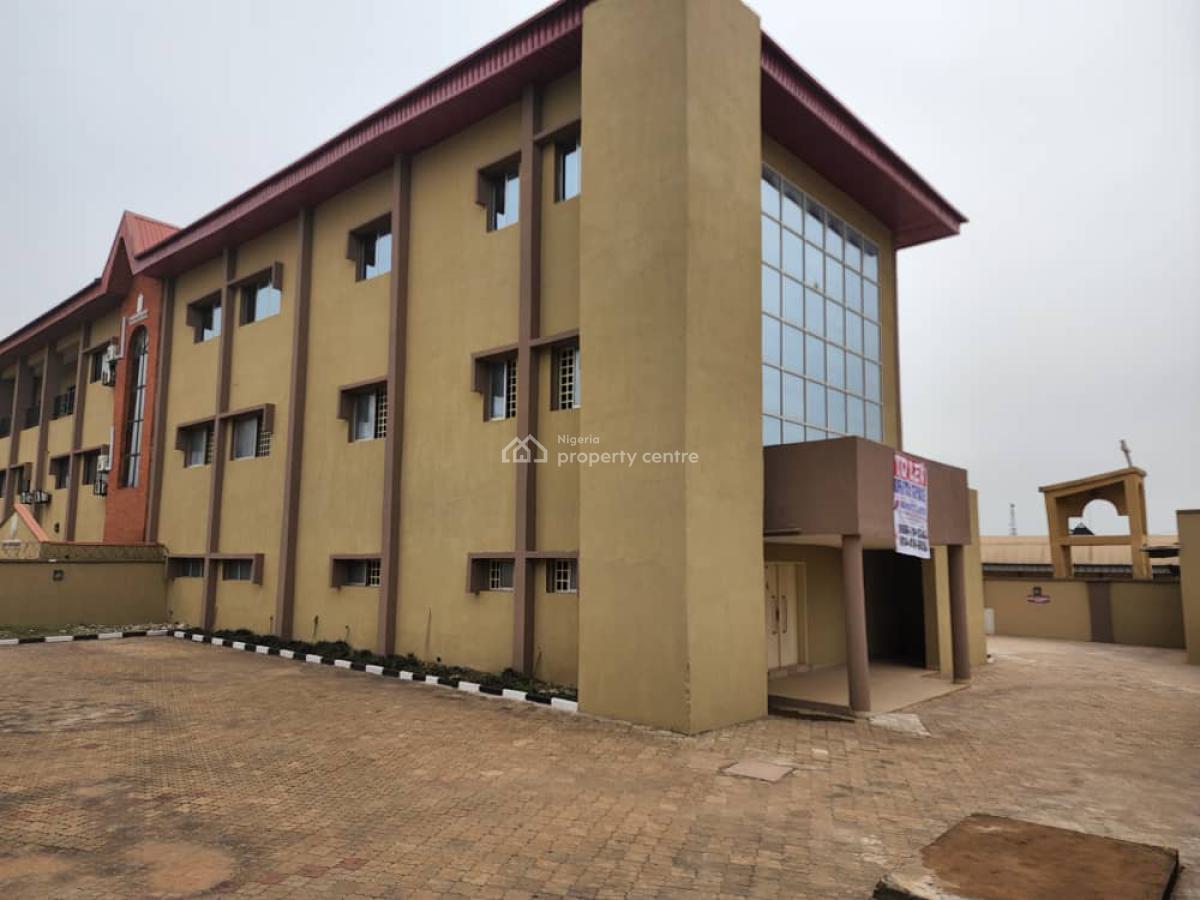 3 Floor Office Space on a Strategic Location, Sagamu, Ogun, Plaza / Complex / Mall for Rent