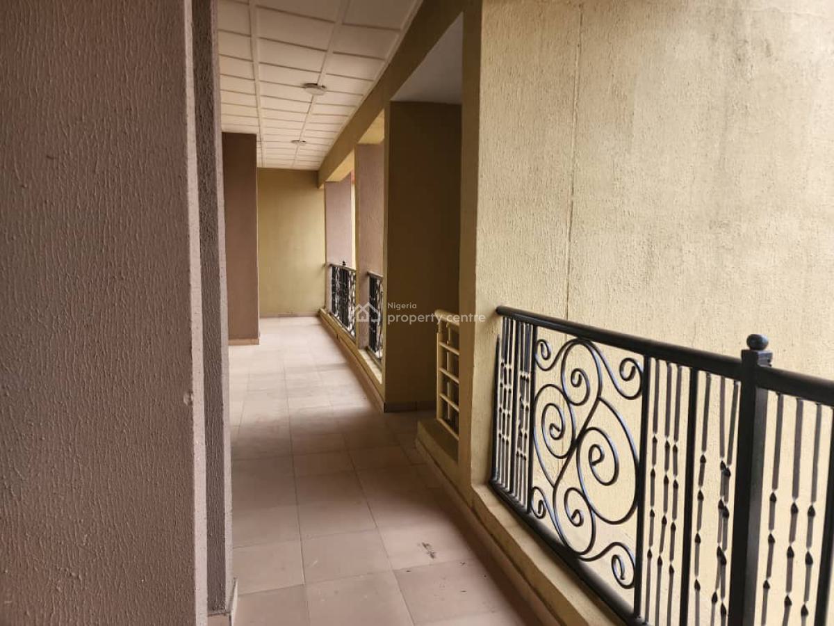 3 Floor Office Space on a Strategic Location, Sagamu, Ogun, Plaza / Complex / Mall for Rent