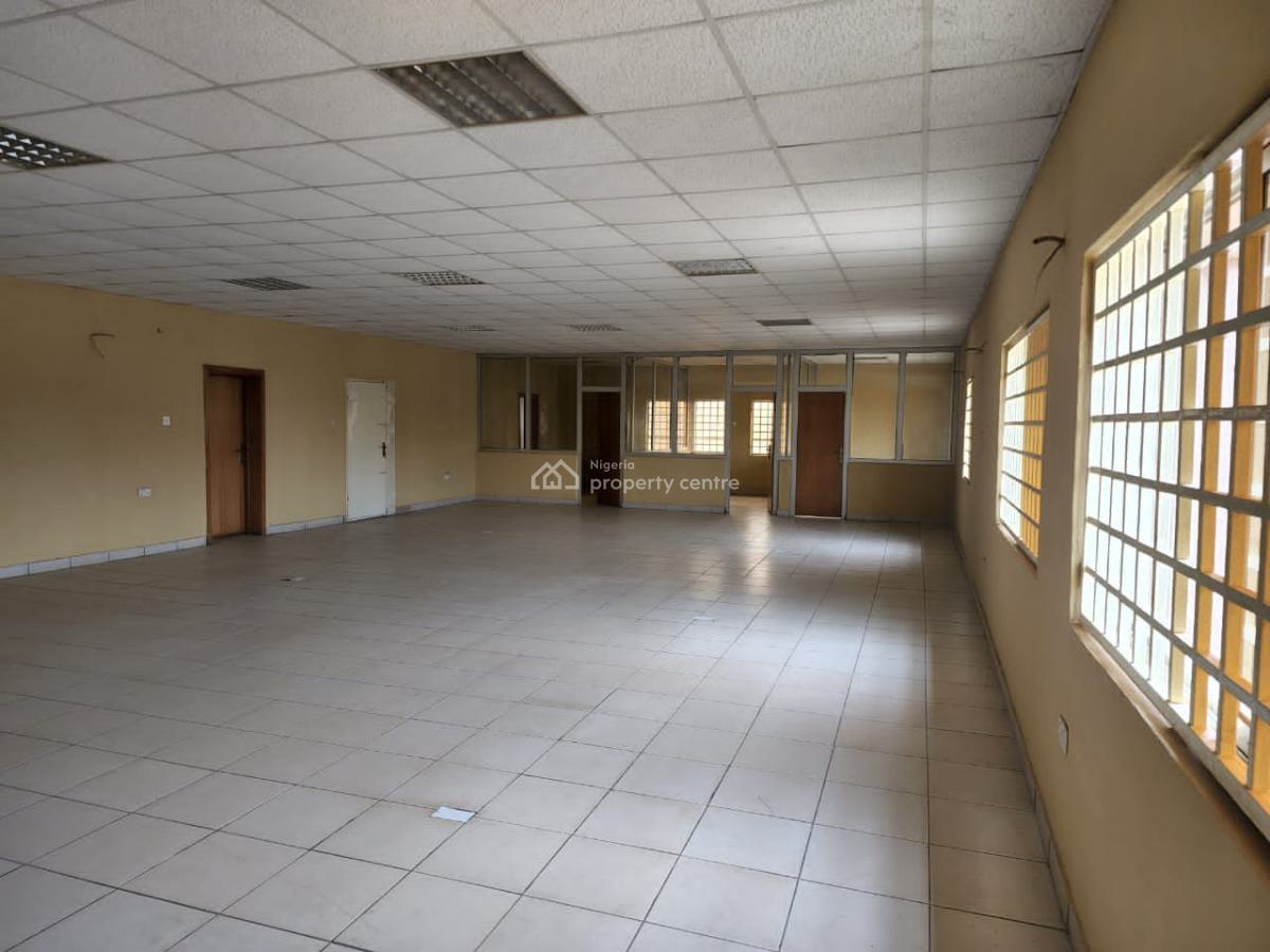 3 Floor Office Space on a Strategic Location, Sagamu, Ogun, Plaza / Complex / Mall for Rent