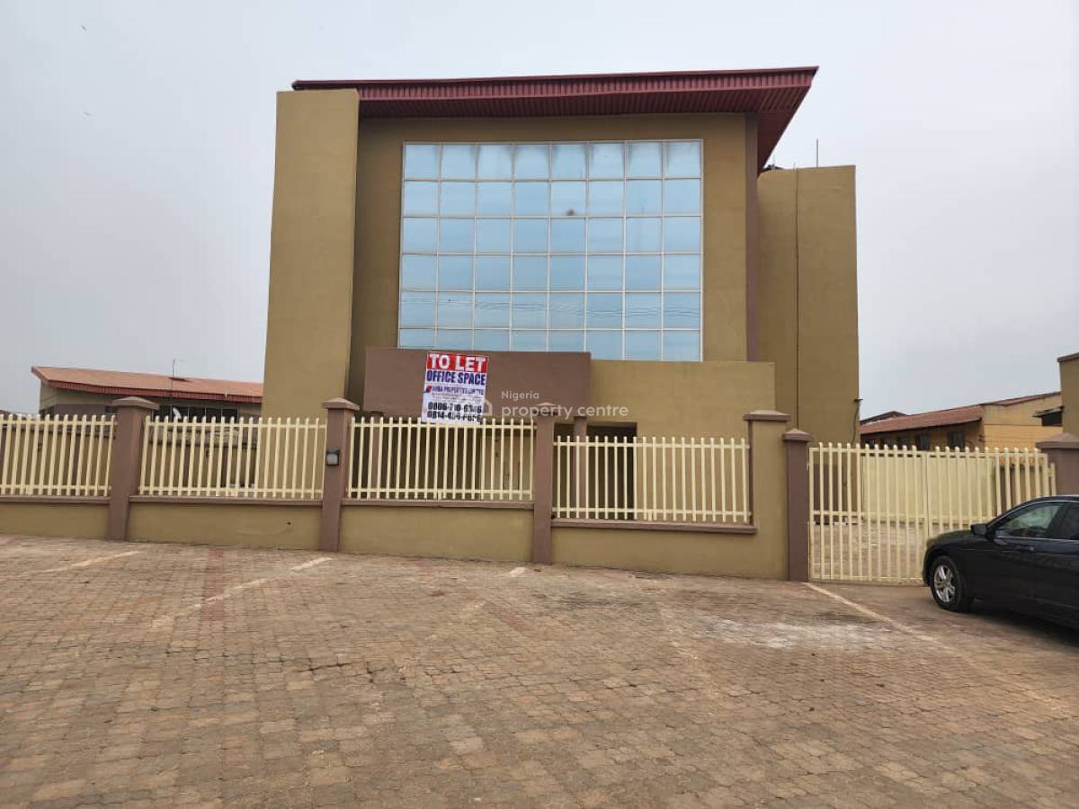 3 Floor Office Space on a Strategic Location, Sagamu, Ogun, Plaza / Complex / Mall for Rent