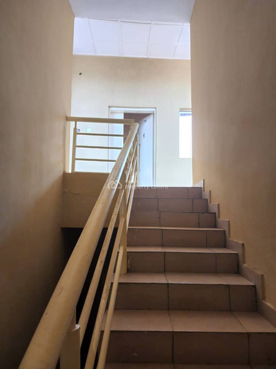 3 Floor Office Space on a Strategic Location, Sagamu, Ogun, Plaza / Complex / Mall for Rent