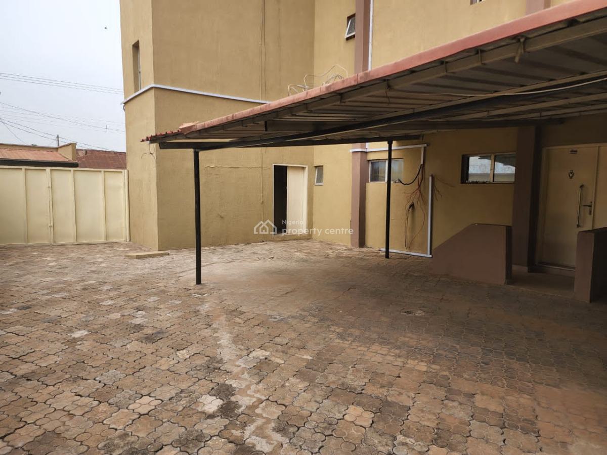 3 Floor Office Space on a Strategic Location, Sagamu, Ogun, Plaza / Complex / Mall for Rent